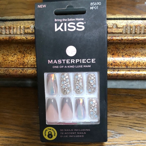 New Kiss Masterpiece one of a kind Luxe mani. 30 nails including 12 accent nails - Picture 1 of 4